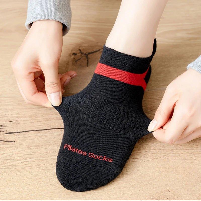 PilatesGrip™ - Chaussettes de Pilates antidérapantes - Osmose Pilates Shop